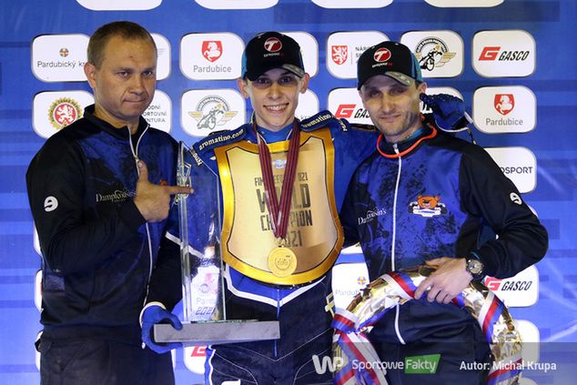 Team Jakuba Miśkowiaka po zdobyciu przez niego Indywidualnego Mistrzostwa Świata Juniorów