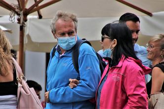 Kiedy koniec restrykcji? Ekonomiści policzyli