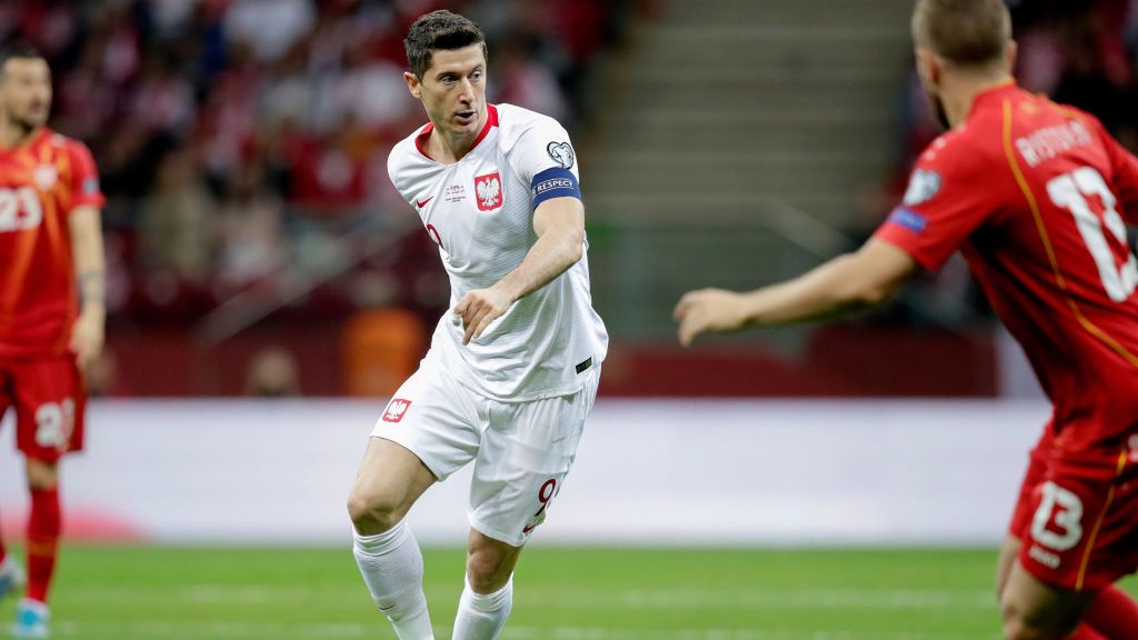 Robert Lewandowski (przy piłce)