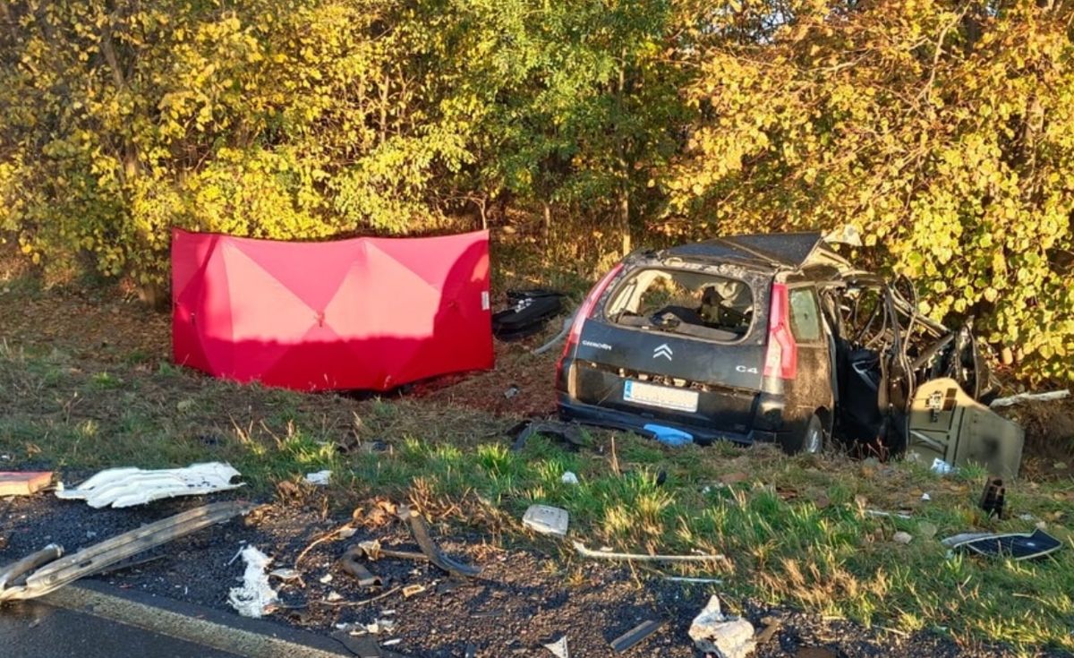 wypadek, wypadek śmiertelny, policja Nie upewnił się. Wyjechał prosto pod tira