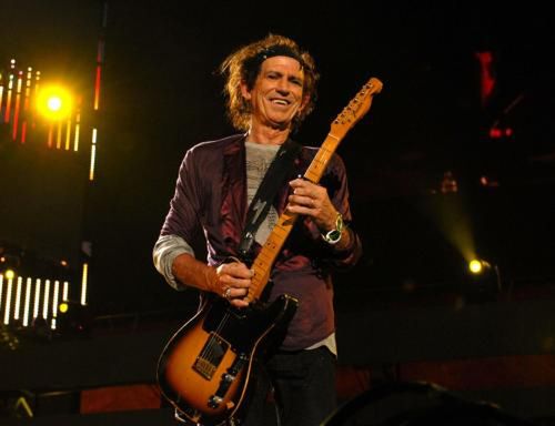 Keith Richards to gitarzysta legendarnego zespołu The Rolling Stones. 