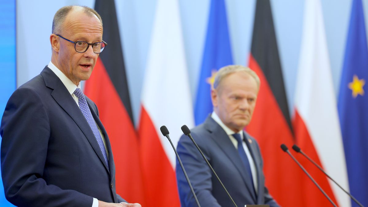 Polish Prime Minister Donald Tusk (R) and German Chancellor Friedrich Merz attend a news conference following their meeting at the prime minister's office in Warsaw, Poland, 07 May 2025. The German Chancellor visits France and Poland the day after his election. EPA/HANNIBAL HANSCHKE Dostawca: PAP/EPA.