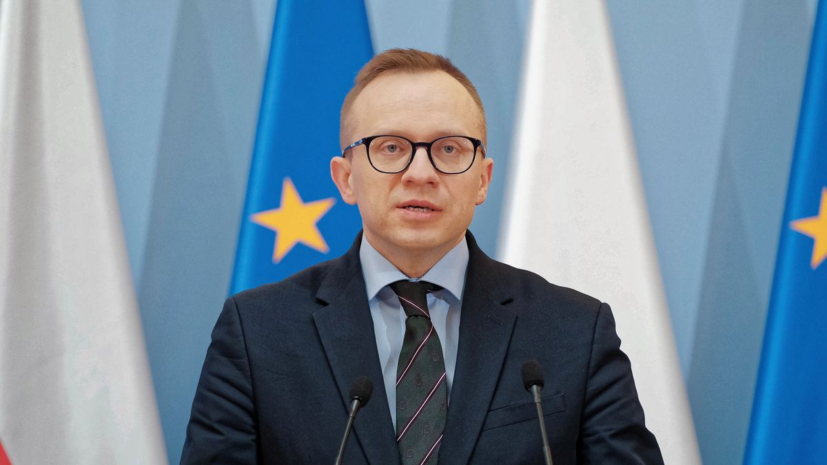 Warszawa, 13.04.2022. Sekretarz stanu w Ministerstwie Finansów Artur Soboń podczas konferencji prasowej w siedzibie KPRM w Warszawie, 13 bm. Konferencja dot. zmian podatkowych. (jm) PAP/Mateusz Marek