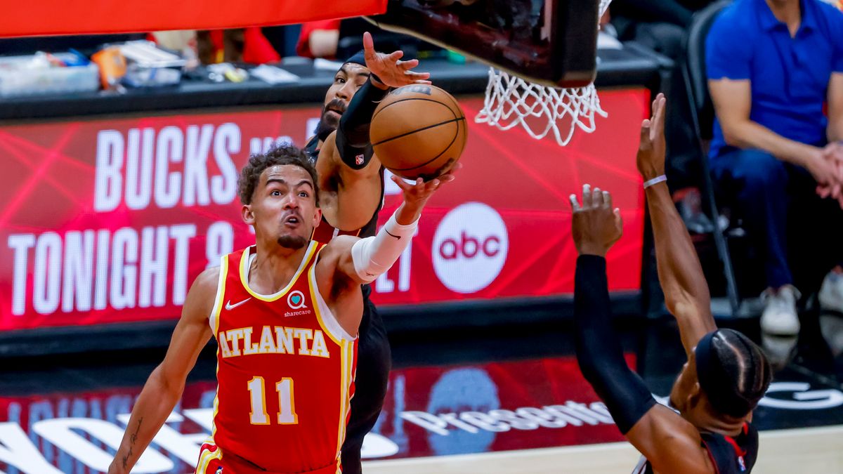 PAP/EPA / ERIK S. LESSER / Na zdjęciu: Trae Young