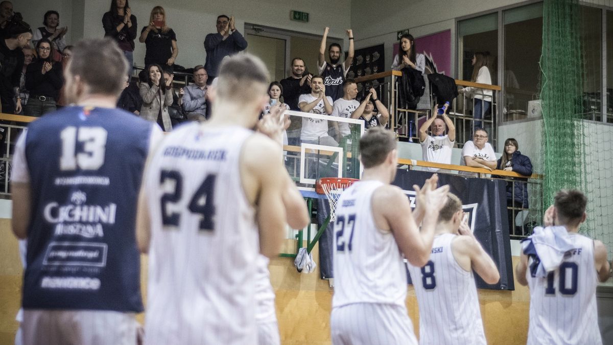 Facebook / Michał Osiak (Dziki Warszawa) / Na zdjęciu: koszykarze Dziki Warszawa