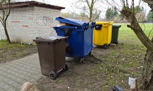 Seniorzy mogą nie płacić za wywóz śmieci. Mało kto wie o tej opcji