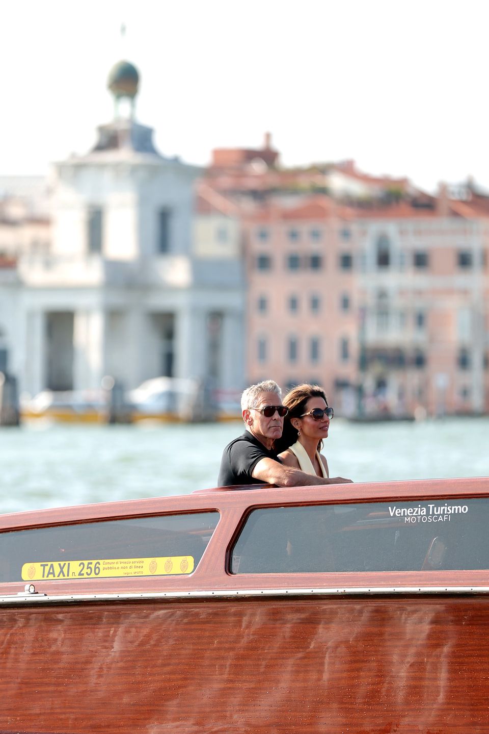 Amal i George Clooneyowie zameldowali się w Wenecji