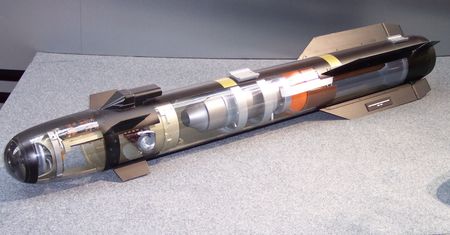 AGM-114R9X : rakieta jak z cyberpunka. Zamiast wybuchać, szatkuje cel swoimi ostrzami