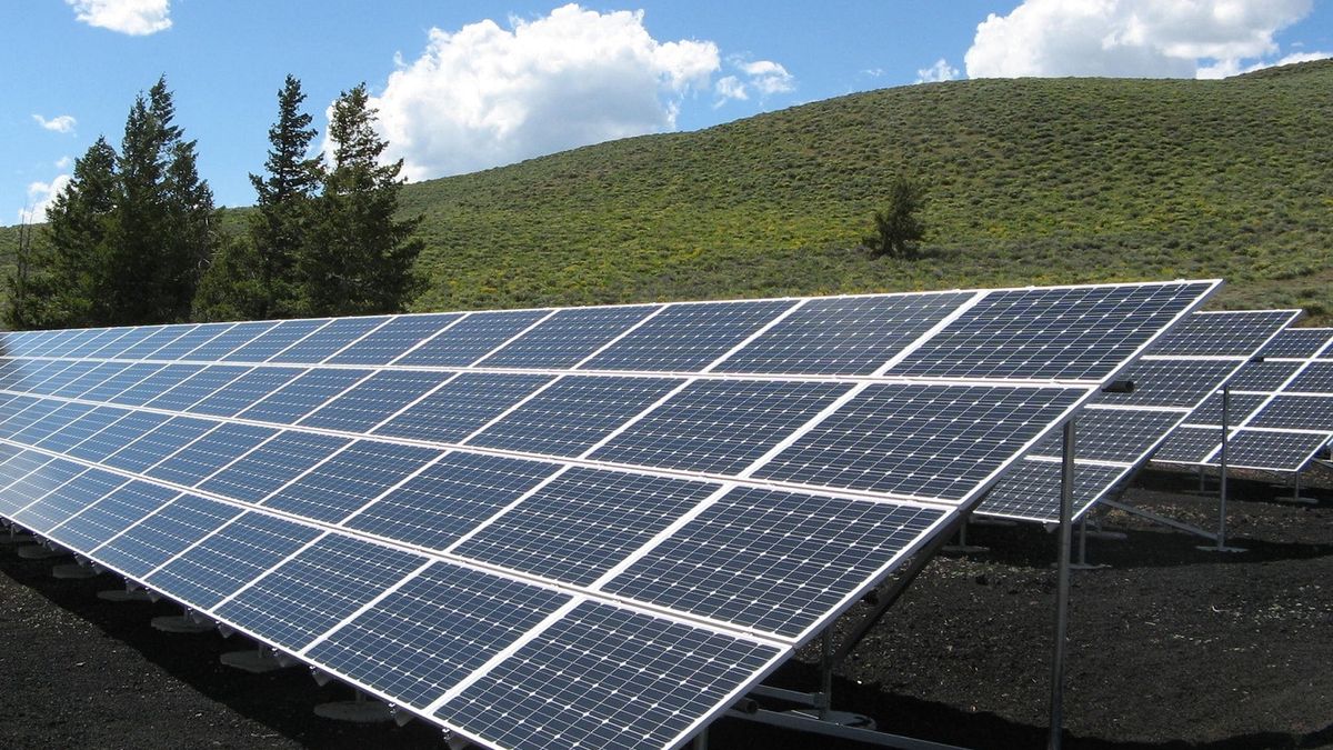 Fotowoltaika w Polsce bije rekordy. Trzeba wyłączać farmy