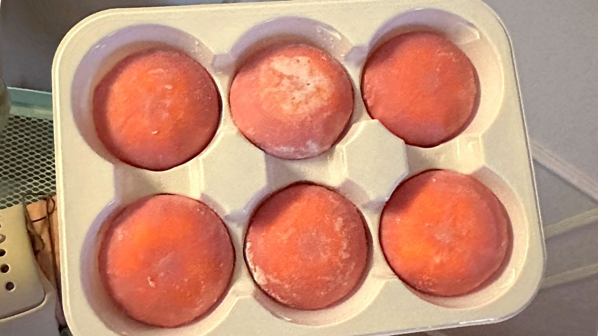 Choć mochi wygląda niewinnie, warto zachować umiar, ponieważ to deser zawierający cukry proste.