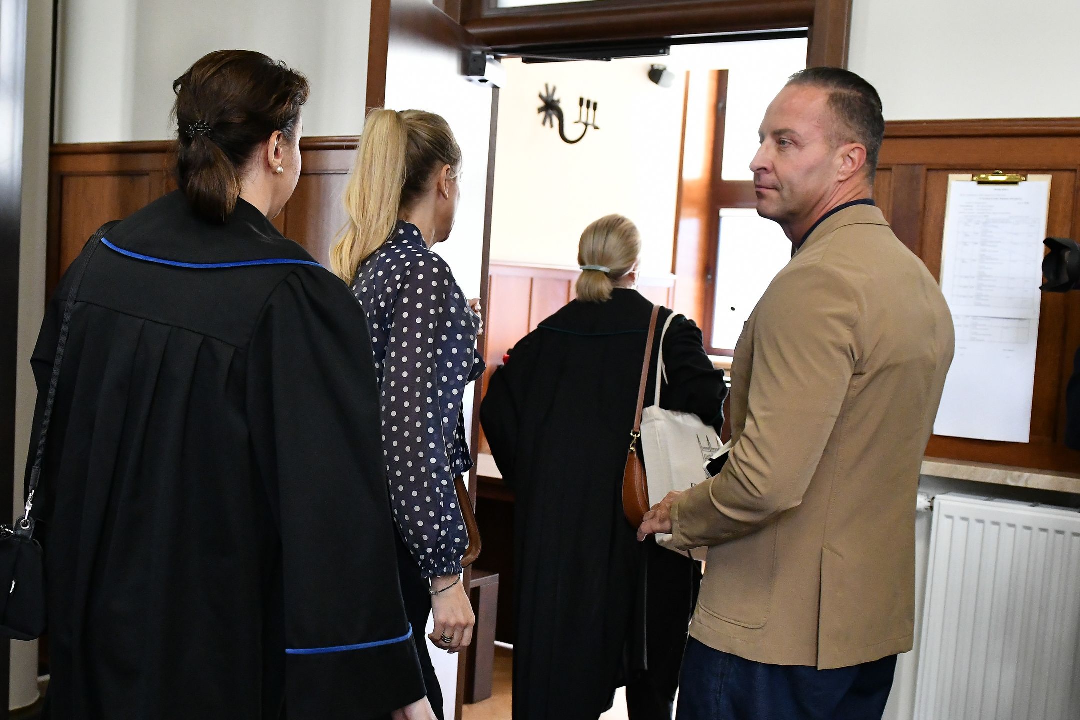 Rozprawa rozwodowa Modrej i Krupskiego