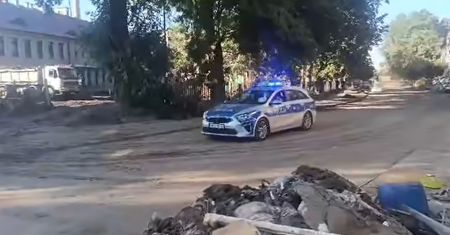 Po Głuchołazach jeździ policja. "Dość nietypowe komunikaty"