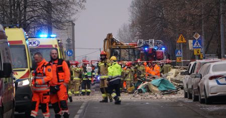 Wybuch zmiótł dom. Świadek: nagle wyszedł zakrwawiony mężczyzna z dzieckiem