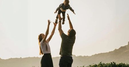 Mama wraca do pracy, tata zostaje z dzieckiem - nowa normalność?