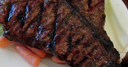 Grillowany rostbef wołowy T-bone (samo mięso)
