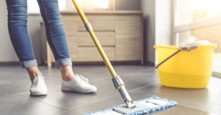 Sprawdzone sposoby na lśniącą podłogę