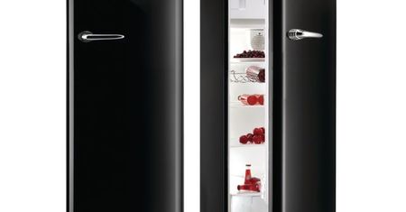 Czarna lodówka w stylu retro od Gorenje