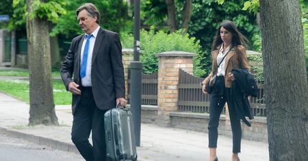 Marta Kaczyńska z torebką za kilka tysięcy jedzie pociągiem na Wawel (ZDJĘCIA)