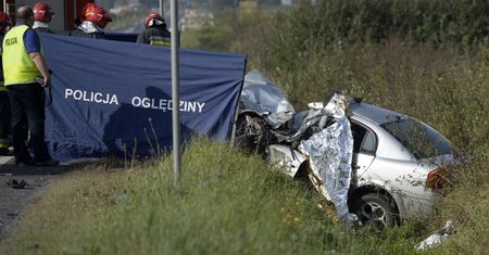 Wypadek koło Sanoka. Dwie osoby nie żyją, a kilkanaście jest rannych