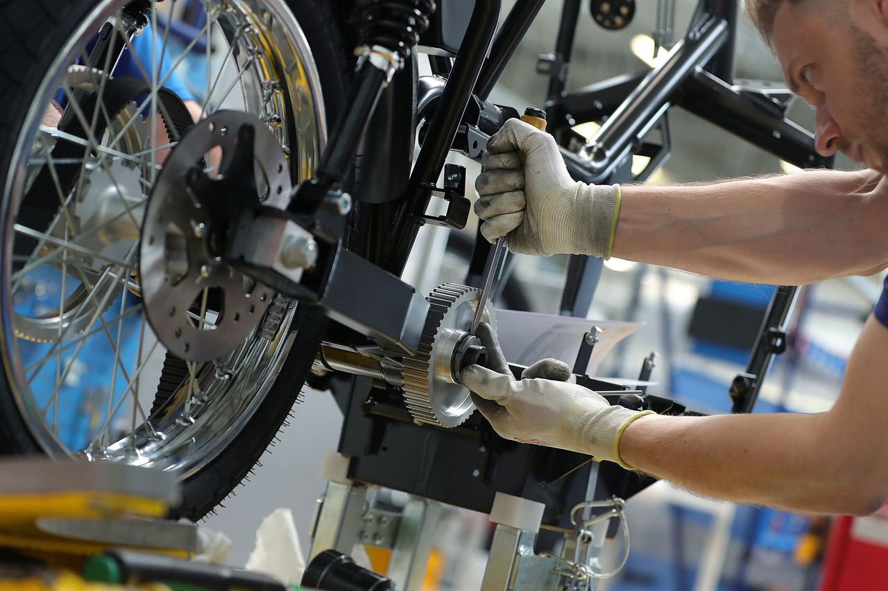 Polacy rozważają wyjazd do pracy za granicę. Chcą zarabiać więcej