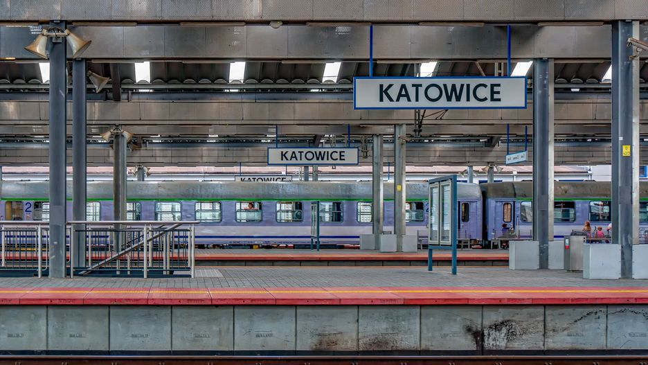 kolej, dworzec, peron, katowice, pkp, podróż, przewóz, napis kaowice, perspektywa, stal, tory