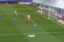 Cudowny gol w El Clasico! Benzema jak Lewandowski (wideo)