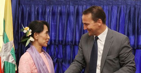 Sikorski w Birmie. "Nie jesteście samotni w walce o zmiany"