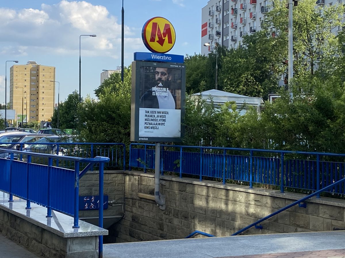 Warszawa. Dziesięć stacji metra zamknięto w niedzielne popołudnie. Powodem - weług nieoficjalnych informacji - było wejście do podziemnych korytarzy osób nieuprawnionyvh