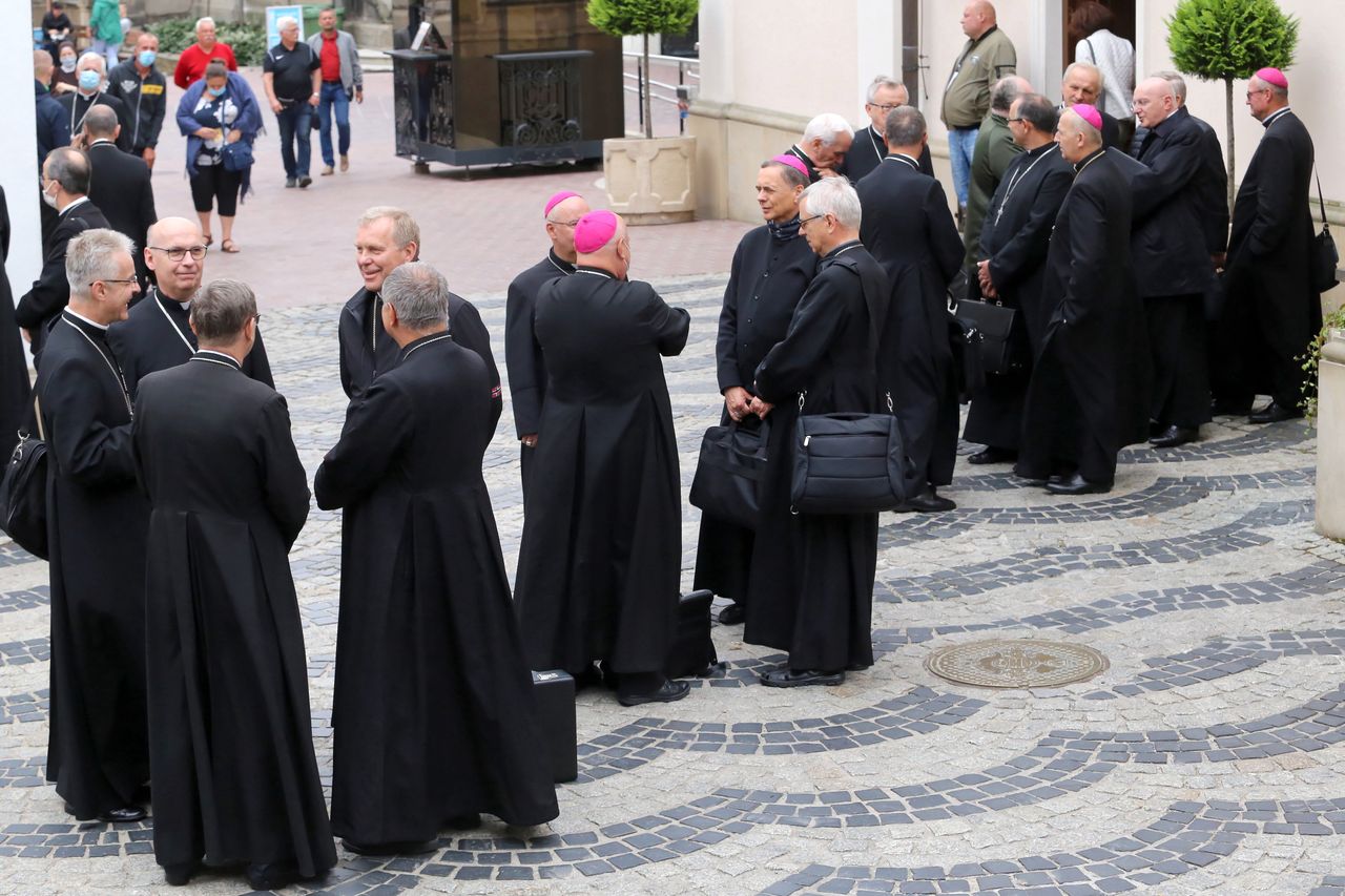 Poradnie dla osób LGBT. Konferencja Episkopatu Polski przyjęła stanowisko