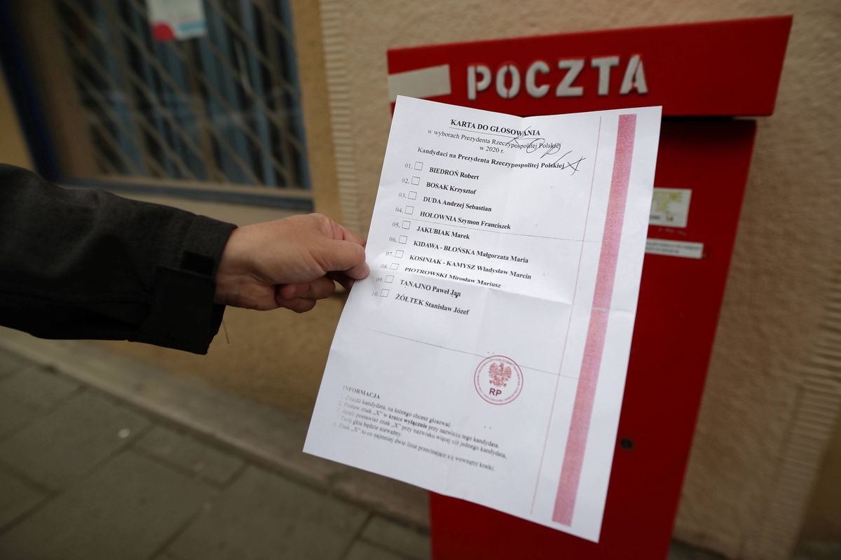 Wybory kopertowe, które się nie odbyły, miały kosztować 700 mln zł. Dwa razy więcej niż te, do których doszło