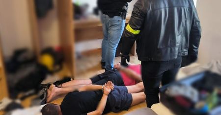Przyłożyli lufę do głowy i kazali jechać. Białorusini w rękach policji