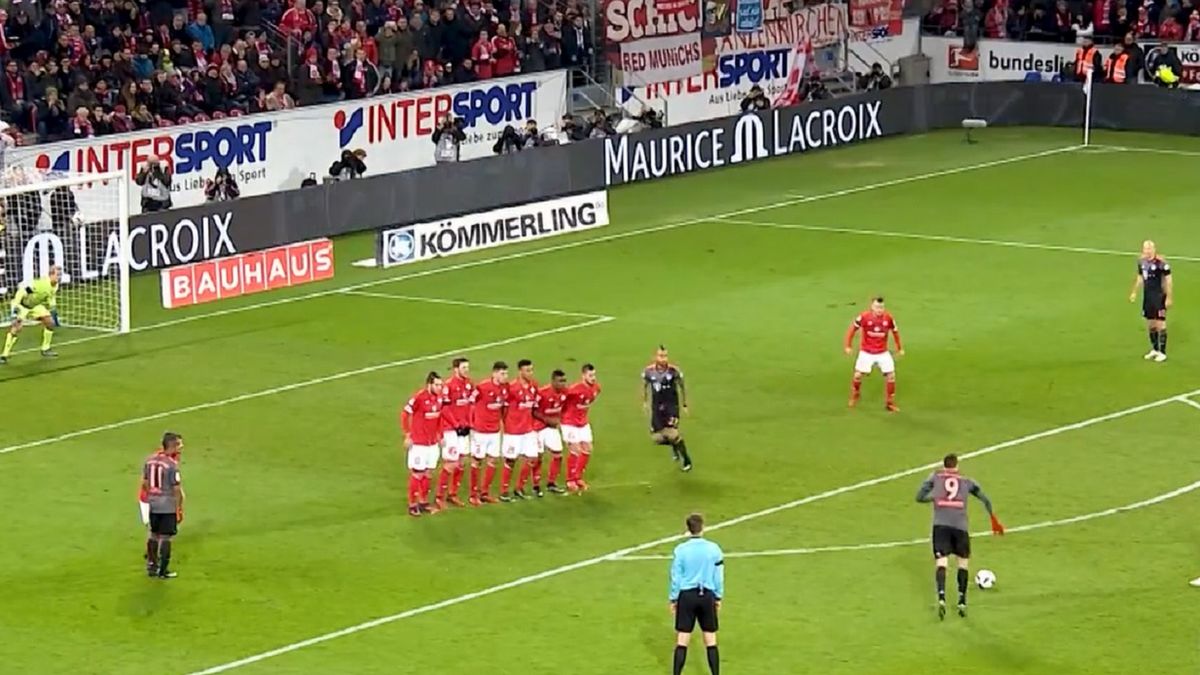 Materiały prasowe / Dugout / Na zdjęciu: Robert Lewandowski w meczu z Mainz