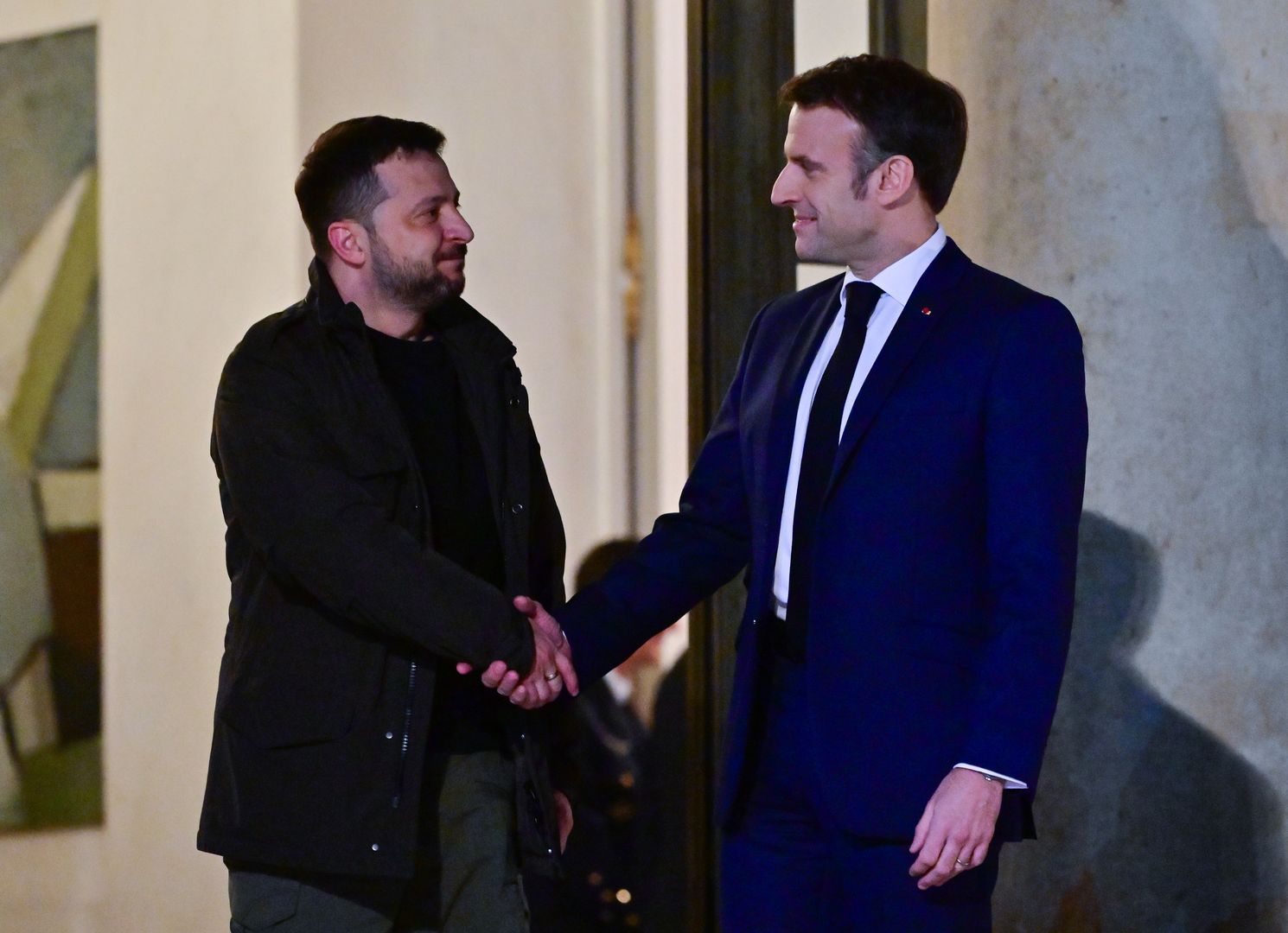 Nie daje za wygraną. Macron o żołnierzach w Ukrainie