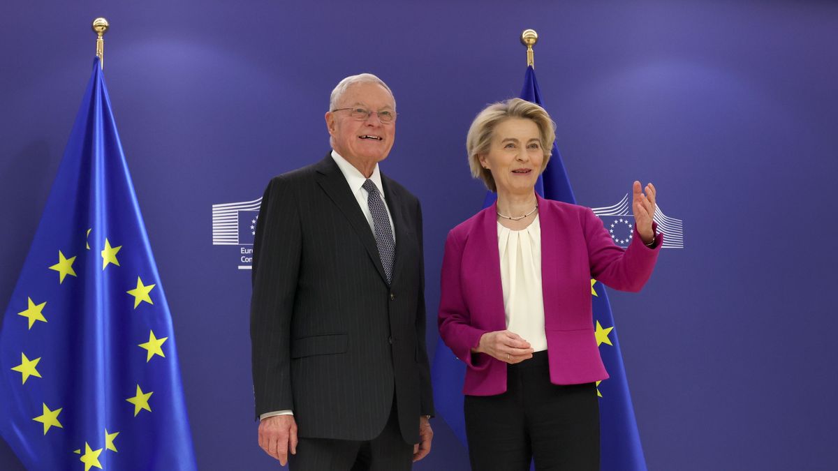 Gen. Keith Kellog i szefowa KE Ursula von der Leyen