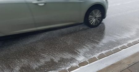 Piana na ulicach polskich miast. Kierowcy powinni uważać