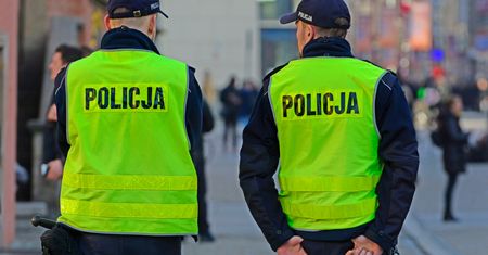 Zwyrodnialec znęcał się nad swoją babcią. 28-latek usłyszał zarzuty