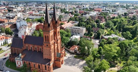 Włocławek przypomni wizytę Jana Pawła II. Kino plenerowe, mural i koncert w katedrze