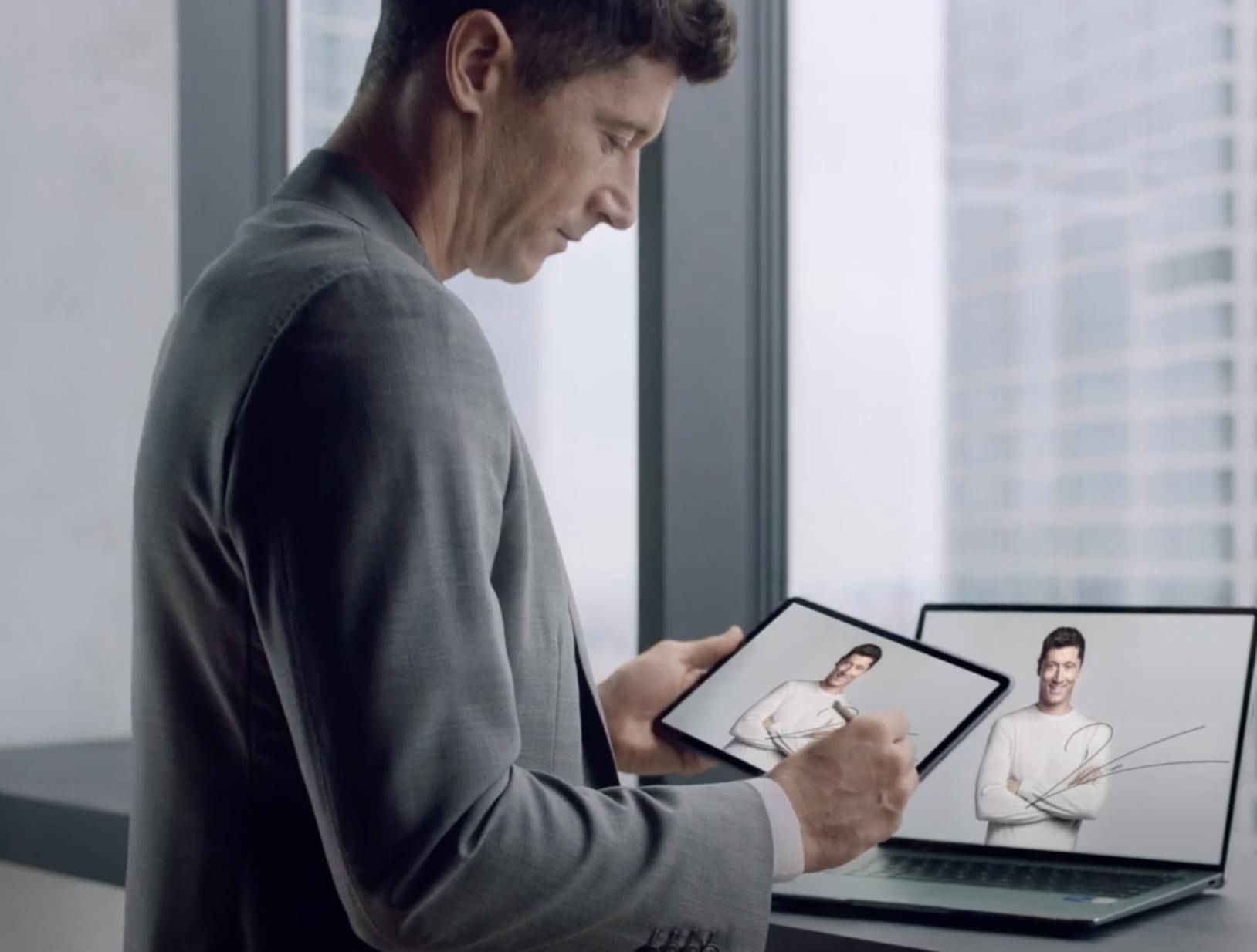Robert Lewandowski w reklamie Huawei | fot. YouTube