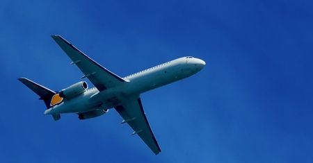 Polacy wydają więcej na bilety lotnicze
