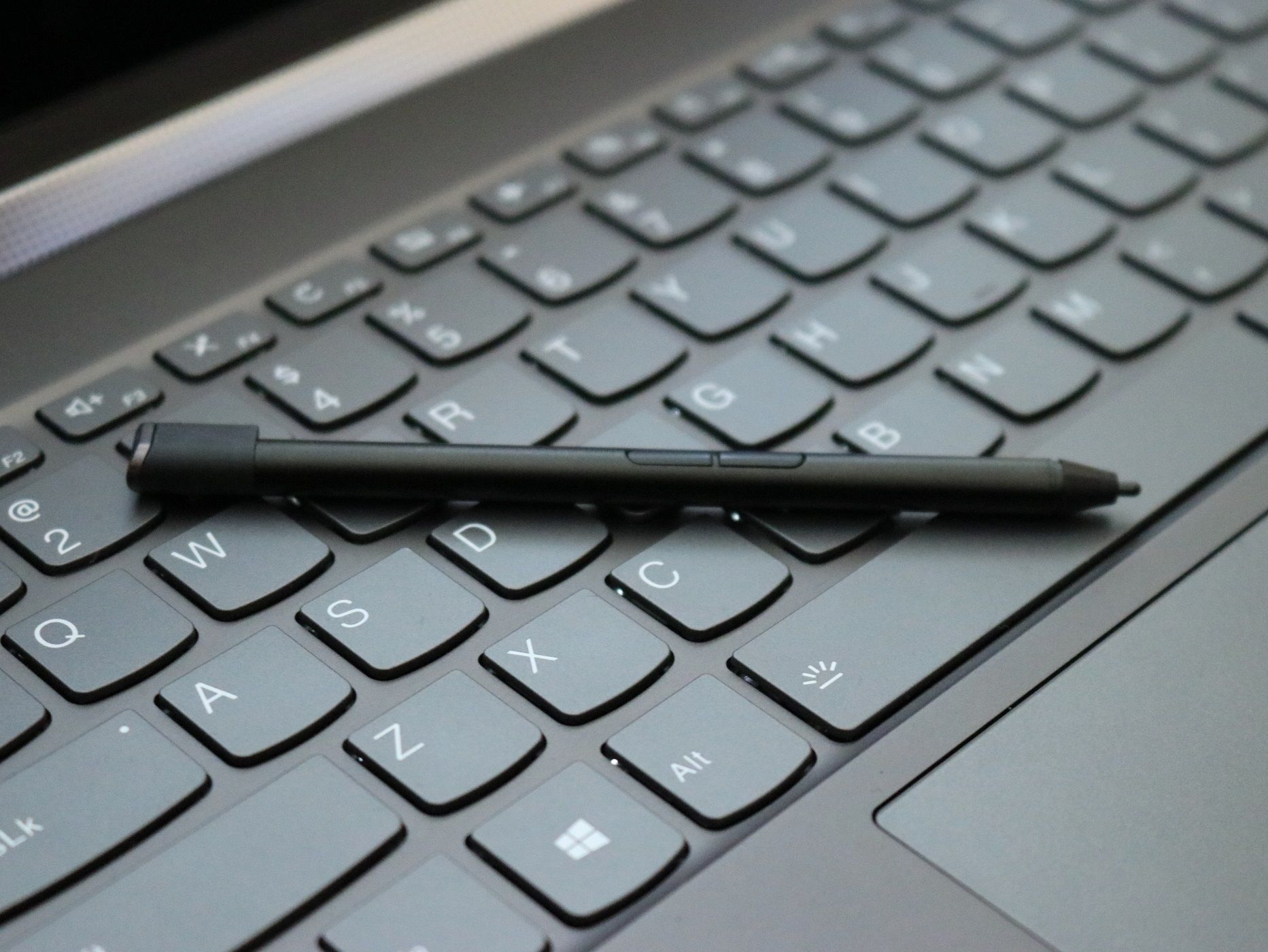 Lenovo Yoga C930 Glass – piękno, moc i pióro 5