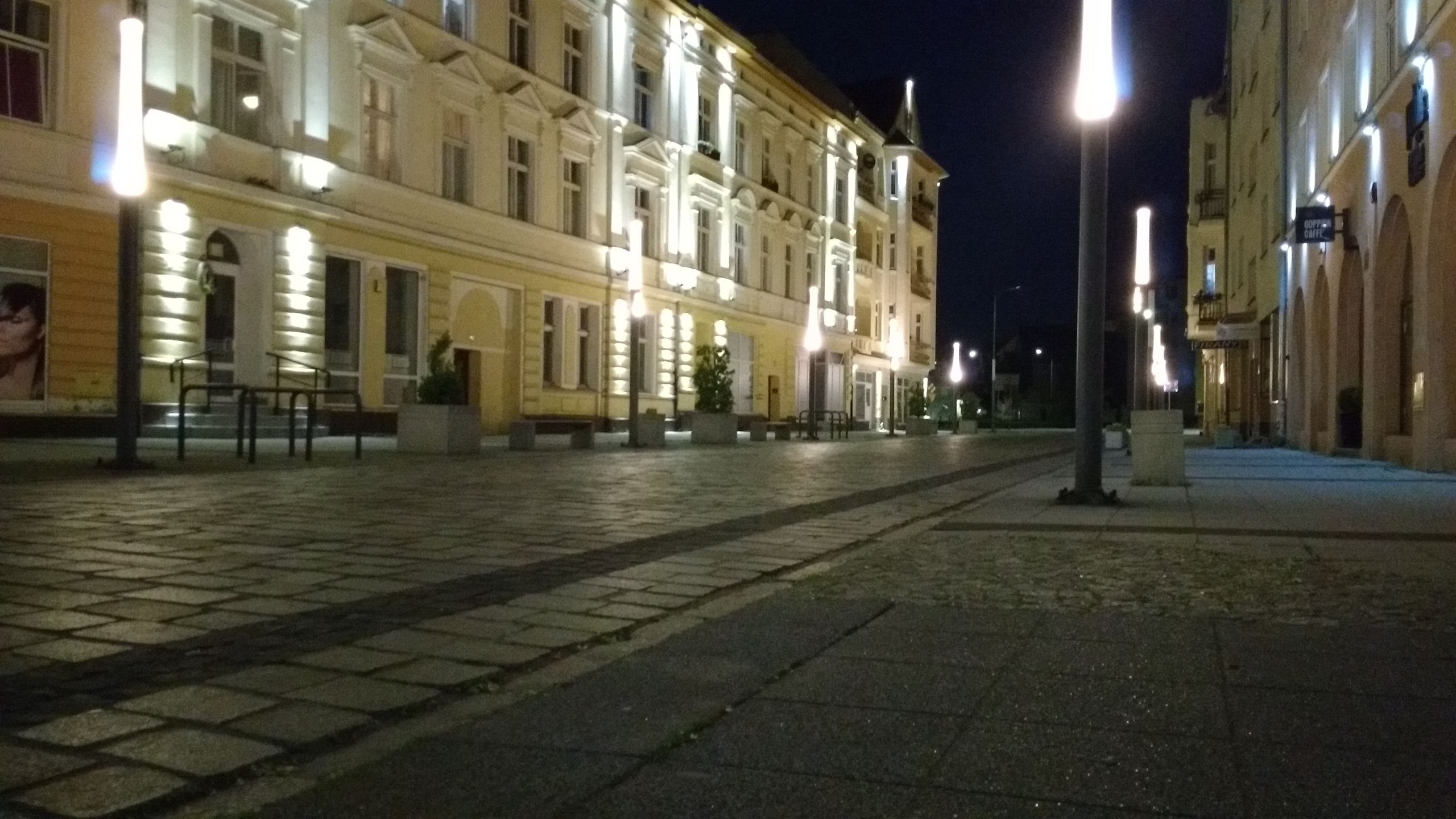 Tak wygląda postęp. Porównałem 10 generacji smartfonów za mniej niż 1000 zł 17
