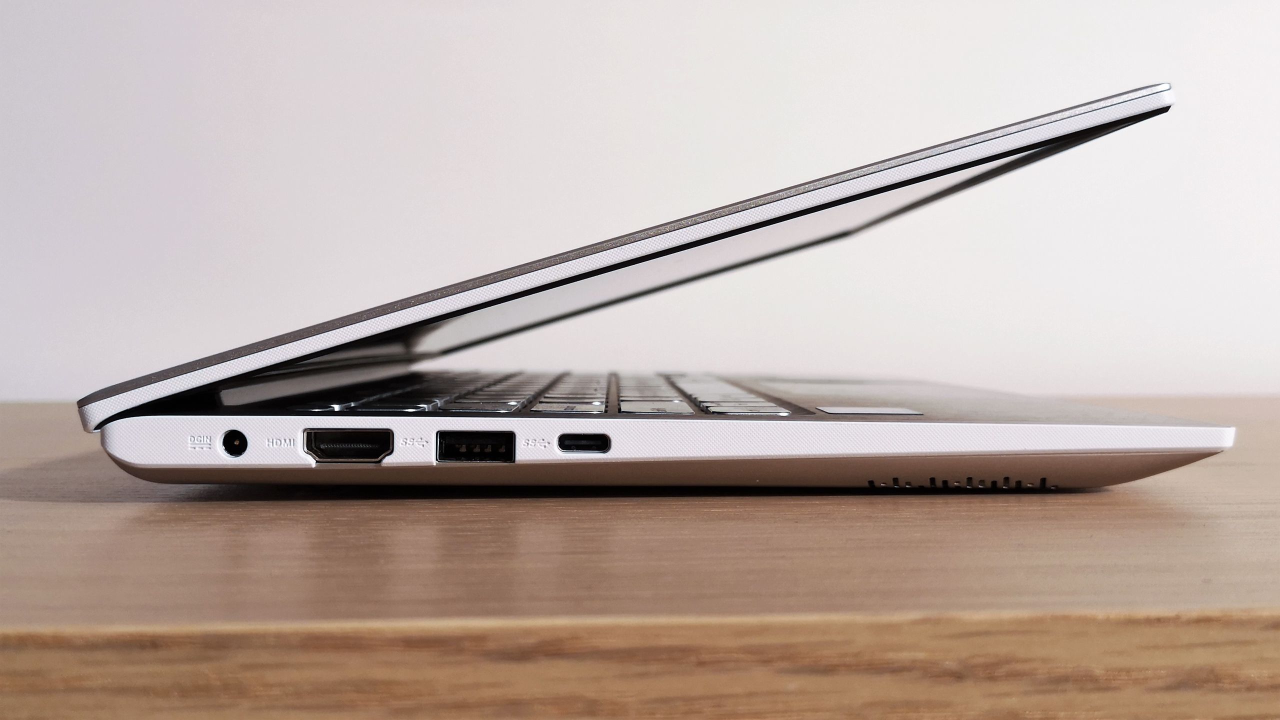 ASUS VivoBook S13 – test pierwszego laptopa z ekranem NanoEdge 3