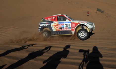 Dakar: Hołowczyc drugi na 10. etapie