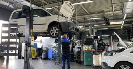 Pakiet startowy przy zakupie auta używanego. Czym jest i ile kosztuje?