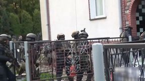 Pieniądze, broń, amfetamina. Policja rozbiła przestępczą grupę pseudokibiców