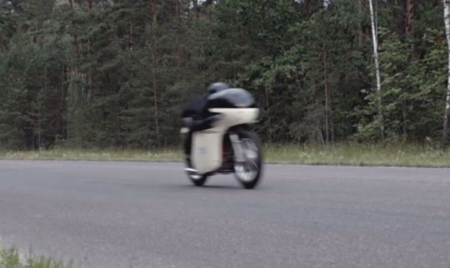 Nowy rekord prędkości na motocyklu polskiej produkcji – ponad 151 km/h junakiem