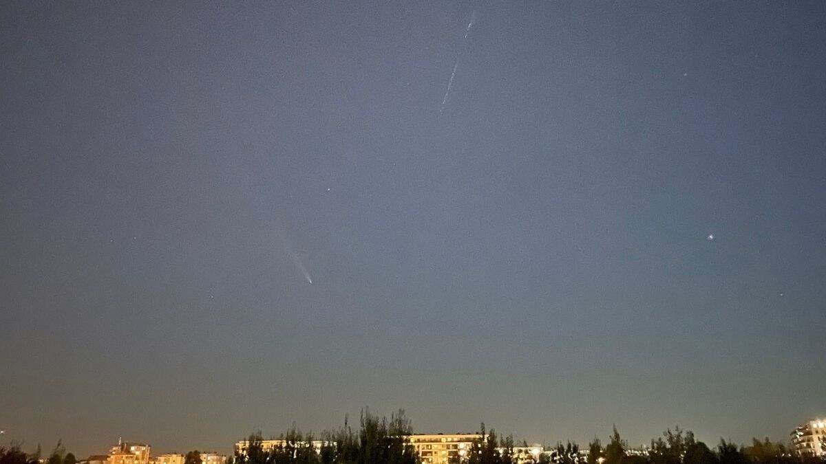 Kometa C/2023 A3 Tsuchinshan-ATLAS i kosmiczny pociąg satelitów Starlink nad Lublinem