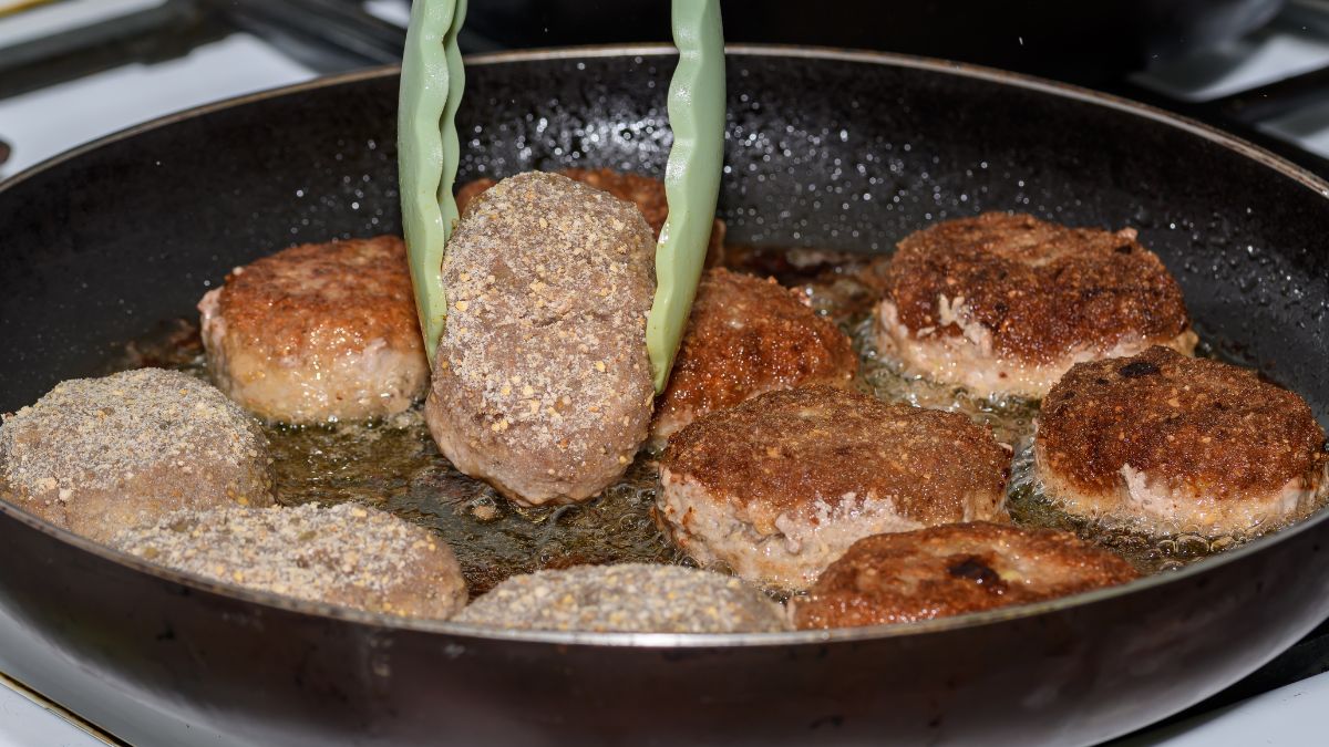 Kotlety mielone rozpadają się na patelni?