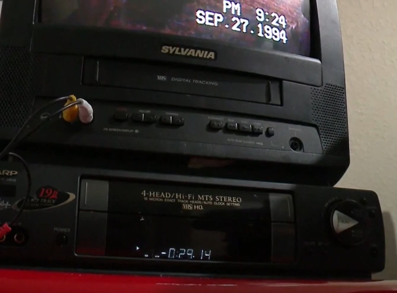 Stary magnetowid miał w środku kasetę