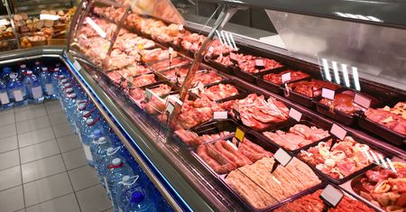 Ceny mięsa w sklepach wyjątkowo niskie. Rolnicy ostrzegają